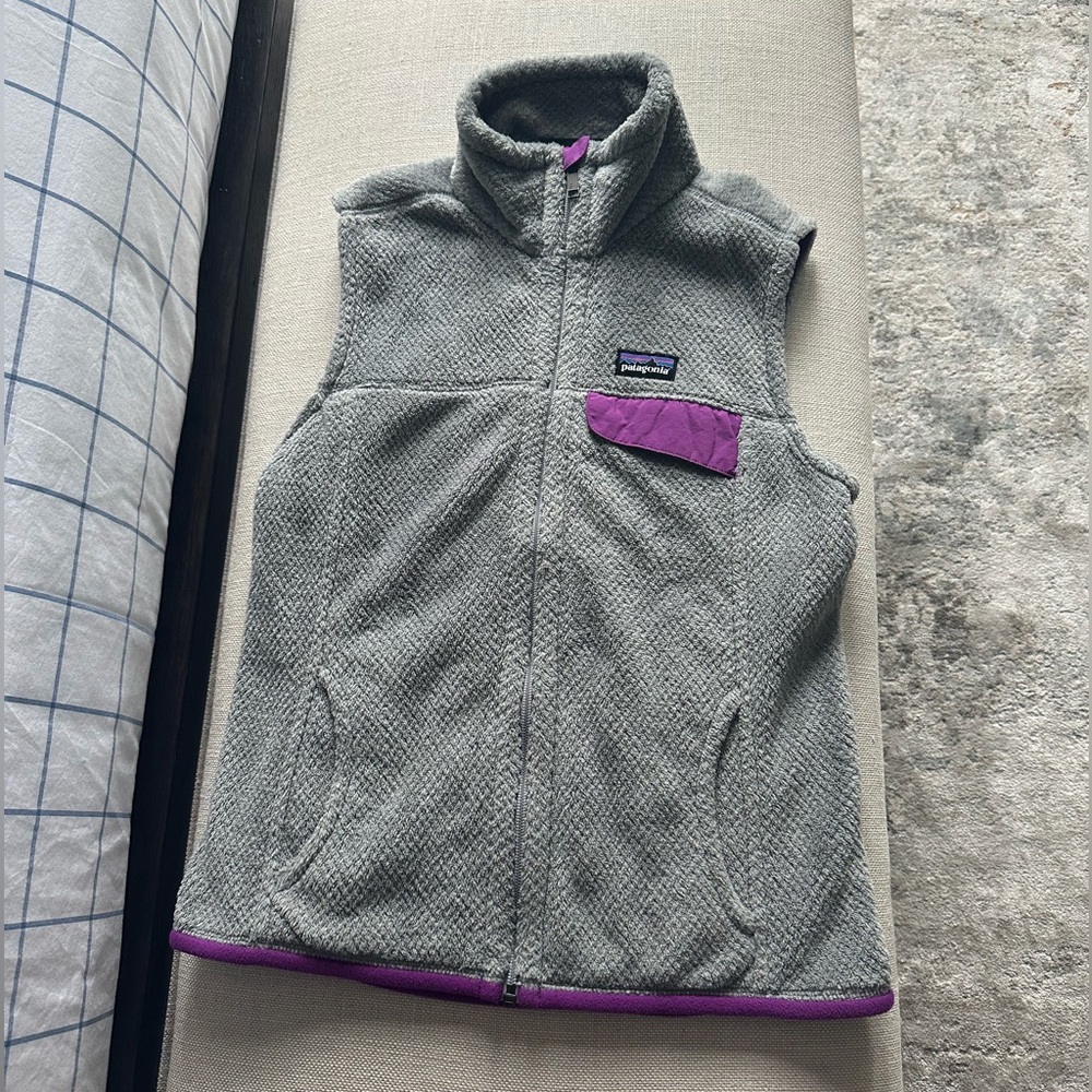 Patagonia women’s vest. Grey color. Size S. Like brand new conditions